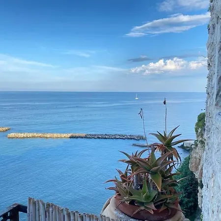 Apartment Lussuoso 120 Mq. Panoramico, Fronte Mare Con Due Grandi Terrazze Panoramiche, E Due Bagni Nel Centro Storico Di Vieste, Sulla Scogliera. Vieste