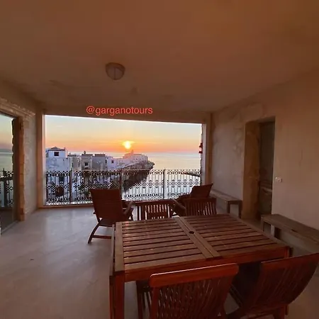 Apartment Lussuoso 120 Mq. Panoramico, Fronte Mare Con Due Grandi Terrazze Panoramiche, E Due Bagni Nel Centro Storico Di Vieste, Sulla Scogliera. Vieste