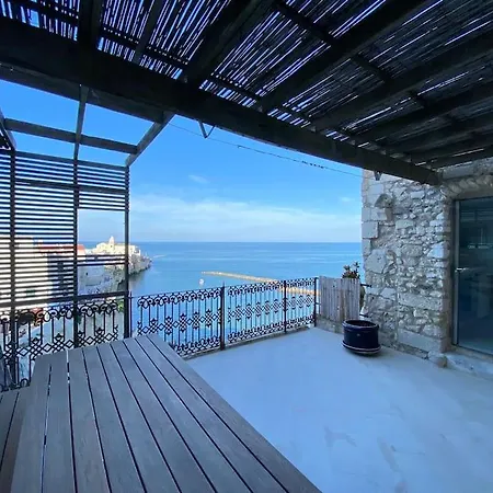 Lussuoso 120 Mq. Panoramico, Fronte Mare Con Due Grandi Terrazze Panoramiche, E Due Bagni Nel Centro Storico Di Vieste, Sulla Scogliera. Apartment Vieste