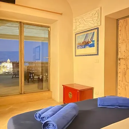 Apartment Lussuoso 120 Mq. Panoramico, Fronte Mare Con Due Grandi Terrazze Panoramiche, E Due Bagni Nel Centro Storico Di Vieste, Sulla Scogliera. Vieste