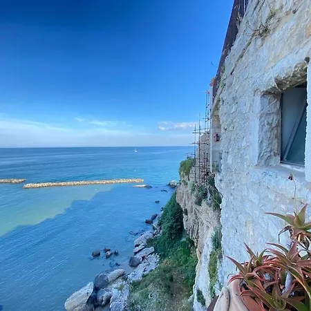 Lussuoso 120 Mq. Panoramico, Fronte Mare Con Due Grandi Terrazze Panoramiche, E Due Bagni Nel Centro Storico Di Vieste, Sulla Scogliera. Apartment *