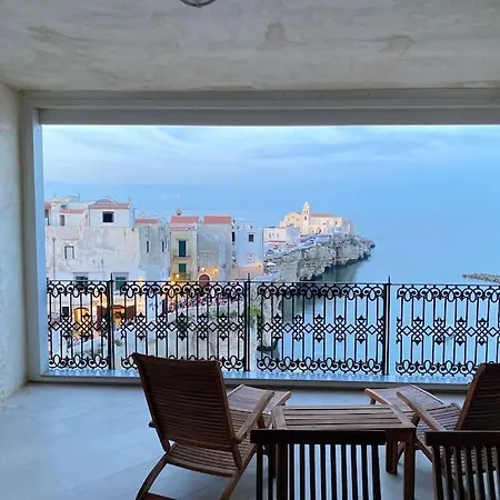 Lussuoso 120 Mq. Panoramico, Fronte Mare Con Due Grandi Terrazze Panoramiche, E Due Bagni Nel Centro Storico Di Vieste, Sulla Scogliera. Apartment Vieste