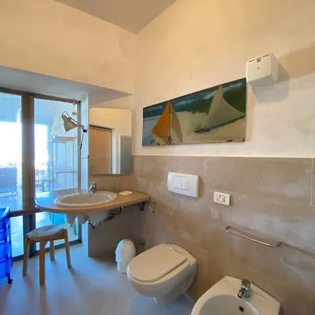 Apartment Lussuoso 120 Mq. Panoramico, Fronte Mare Con Due Grandi Terrazze Panoramiche, E Due Bagni Nel Centro Storico Di Vieste, Sulla Scogliera.